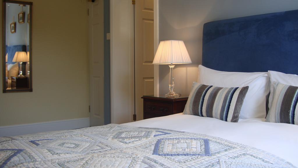 Pinfield Boutique Hotel Slough Room photo